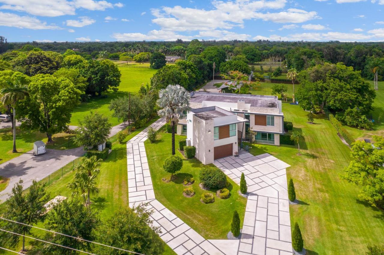 Modani Estate Miami Luaran gambar
